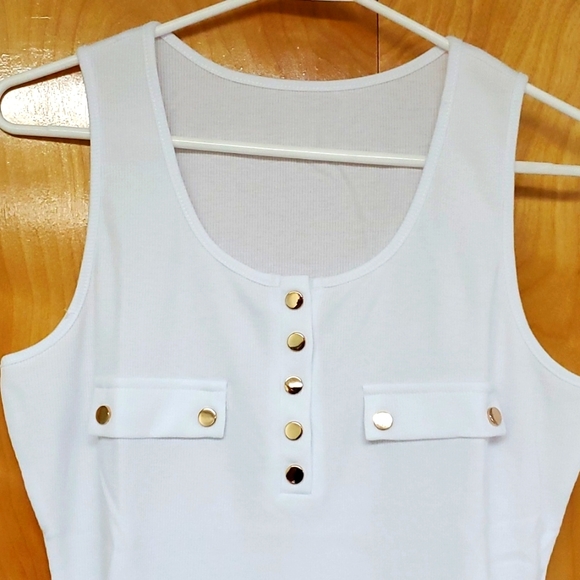 Women's White ribbed tank top gold tone front snaps front pockets Large - Picture 3 of 4